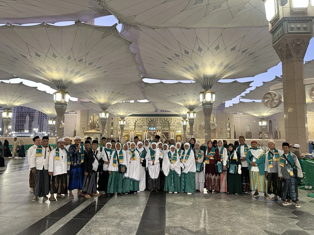 jamaah di masjid nabawi